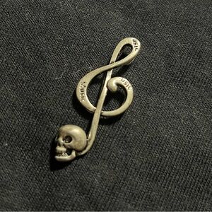 Music note pendant with skull